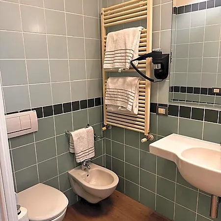 Confidence Hotel